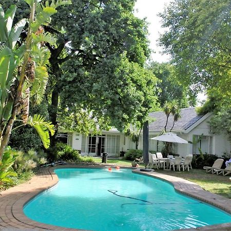 Garden Place Guest Houses Joanesburgo Exterior foto
